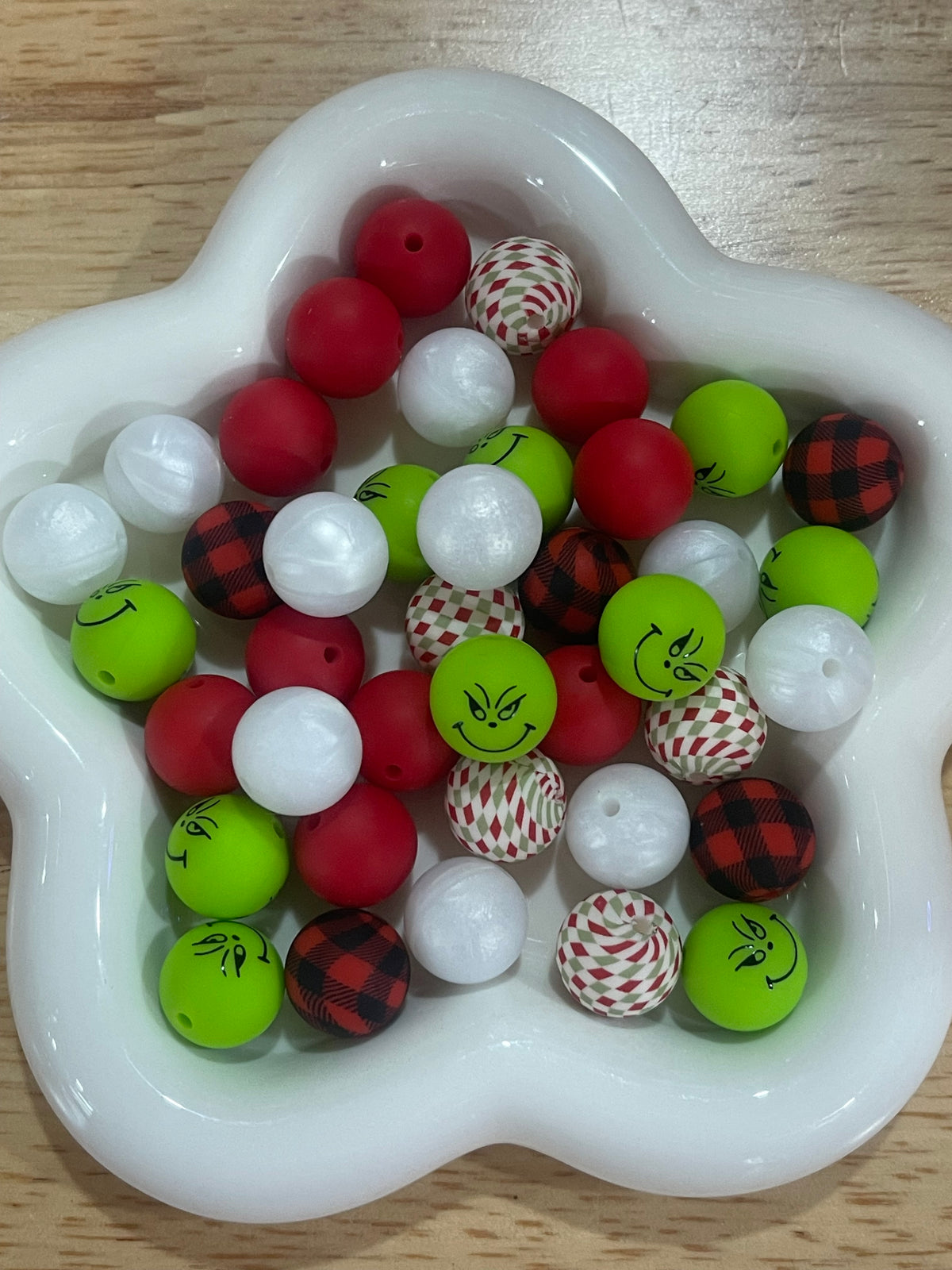 Mischief & Mistletoe 15mm Silicone Bead Mix |50pcs
