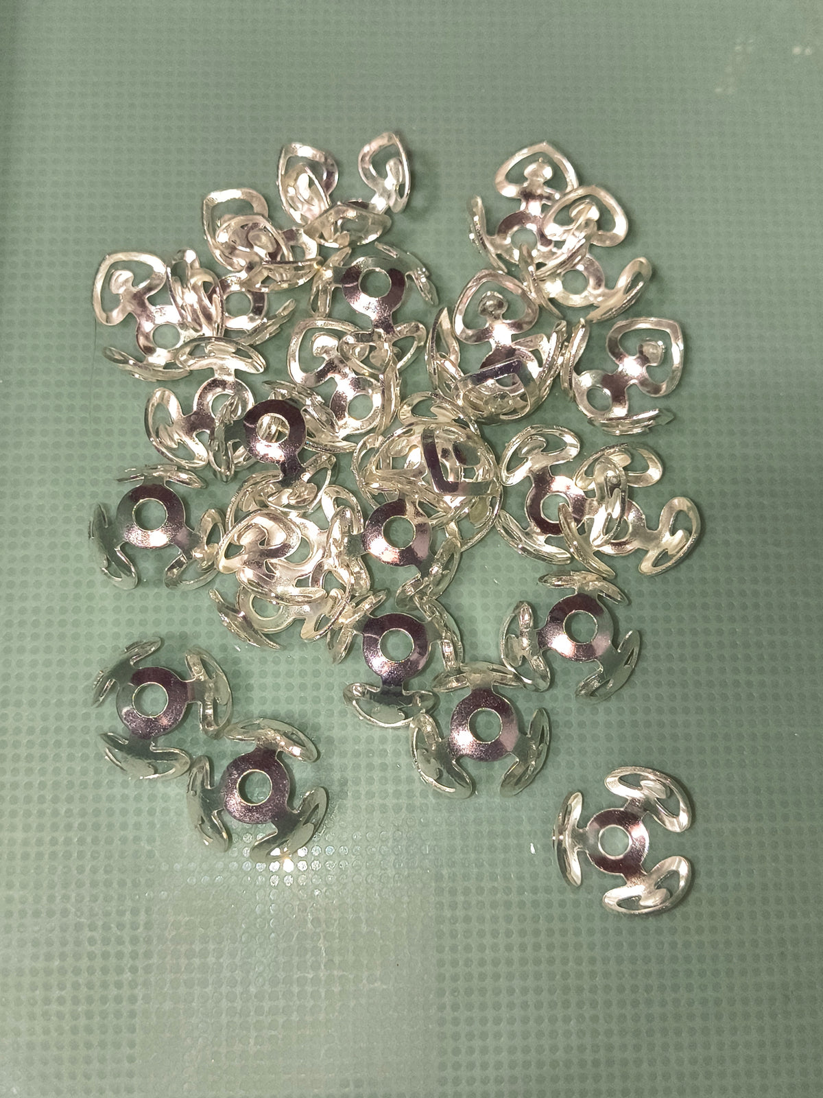 25PCS Silver Heart Bead Caps